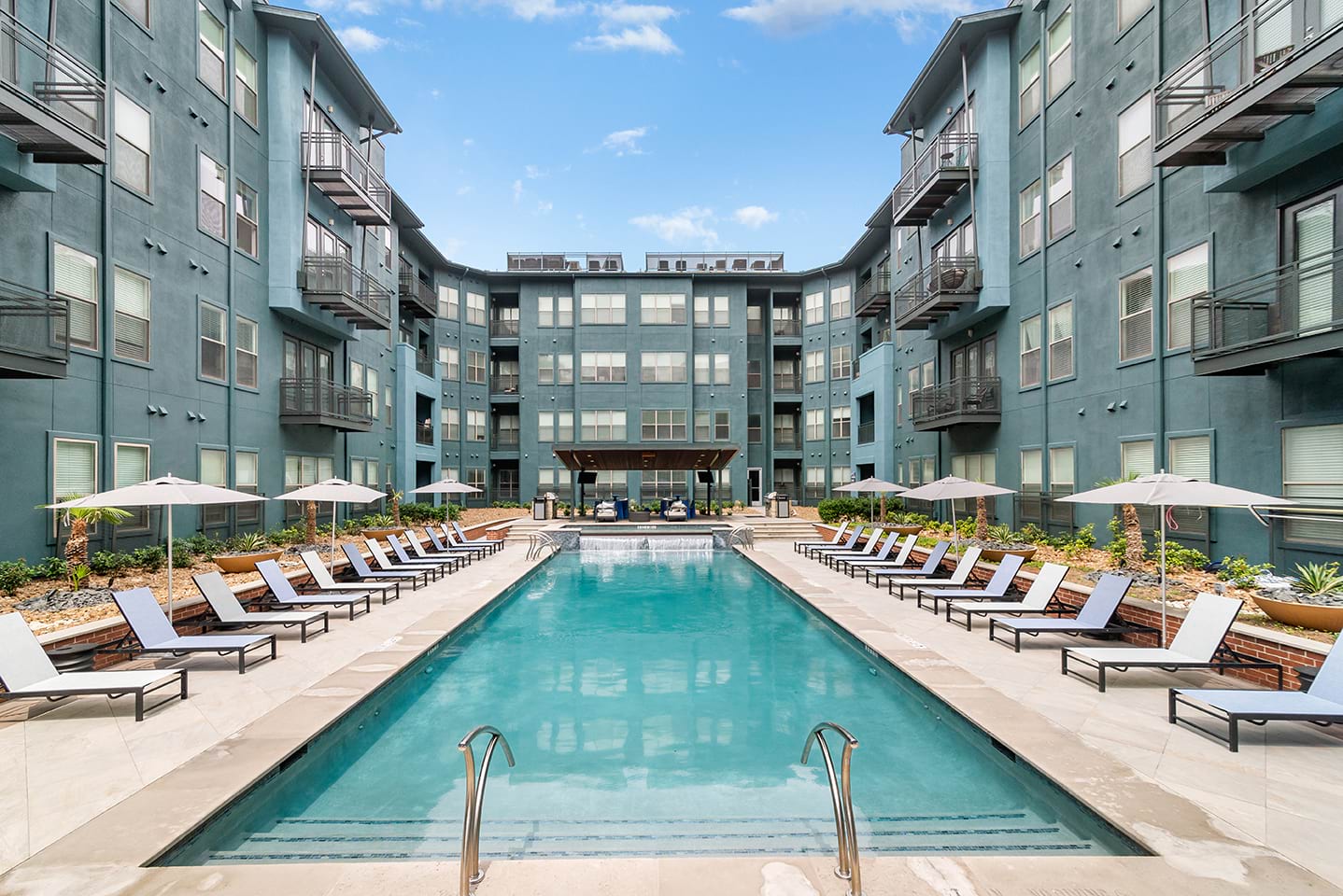 Farmers Branch Apartments | Cortland Galleria