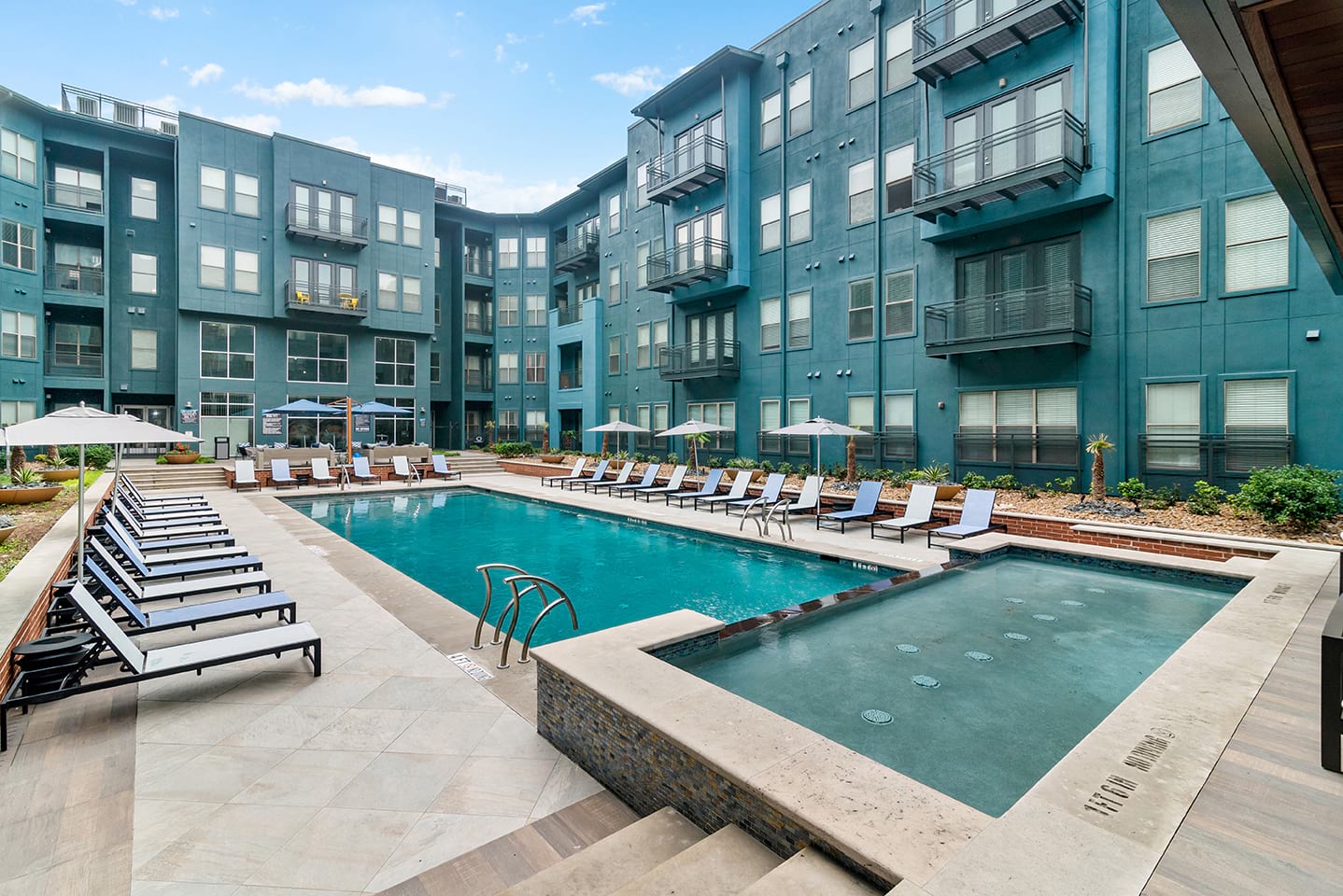 Farmers Branch Apartments | Cortland Galleria