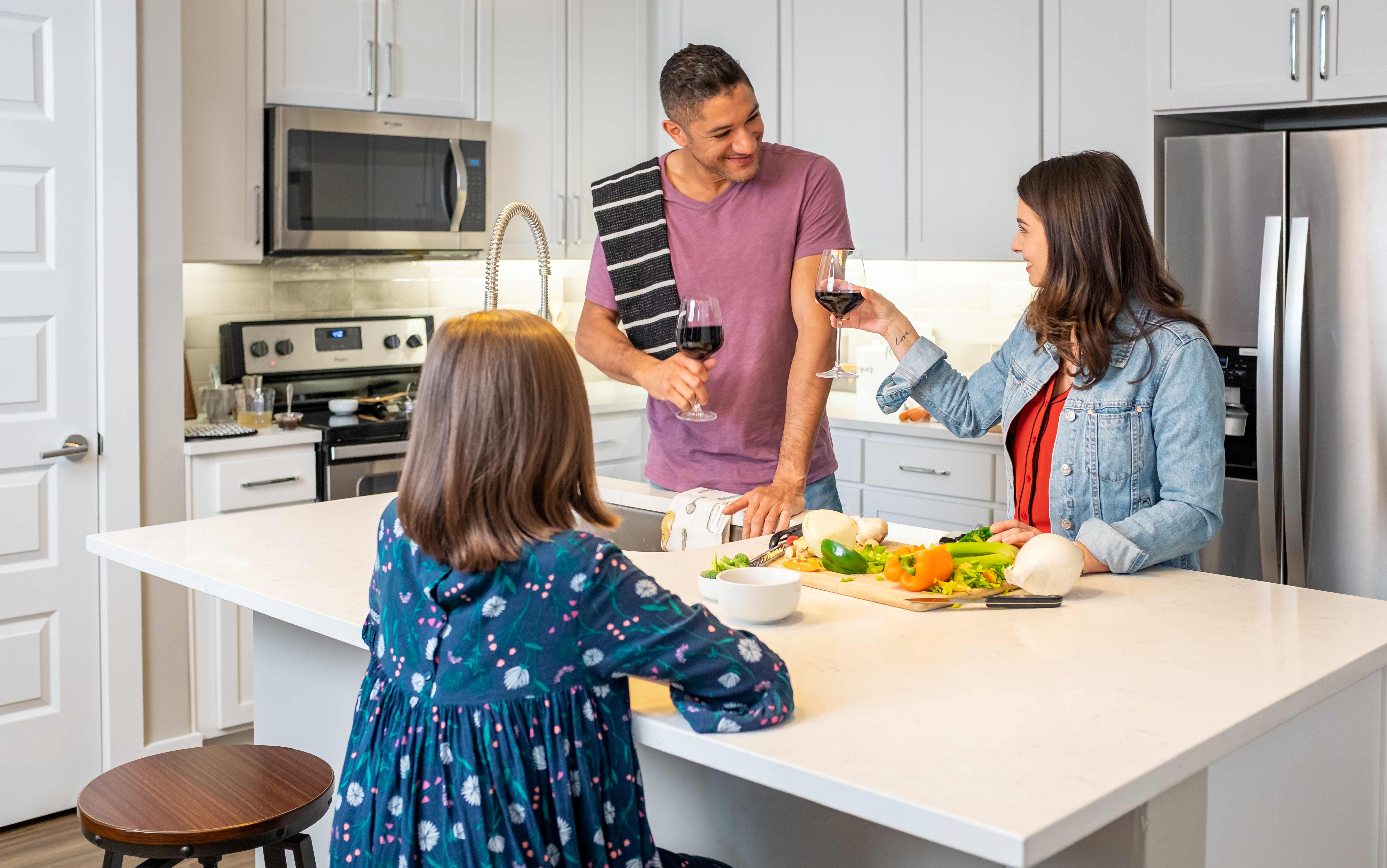 Come Home to Our Winter Garden Apartment Community Image 0