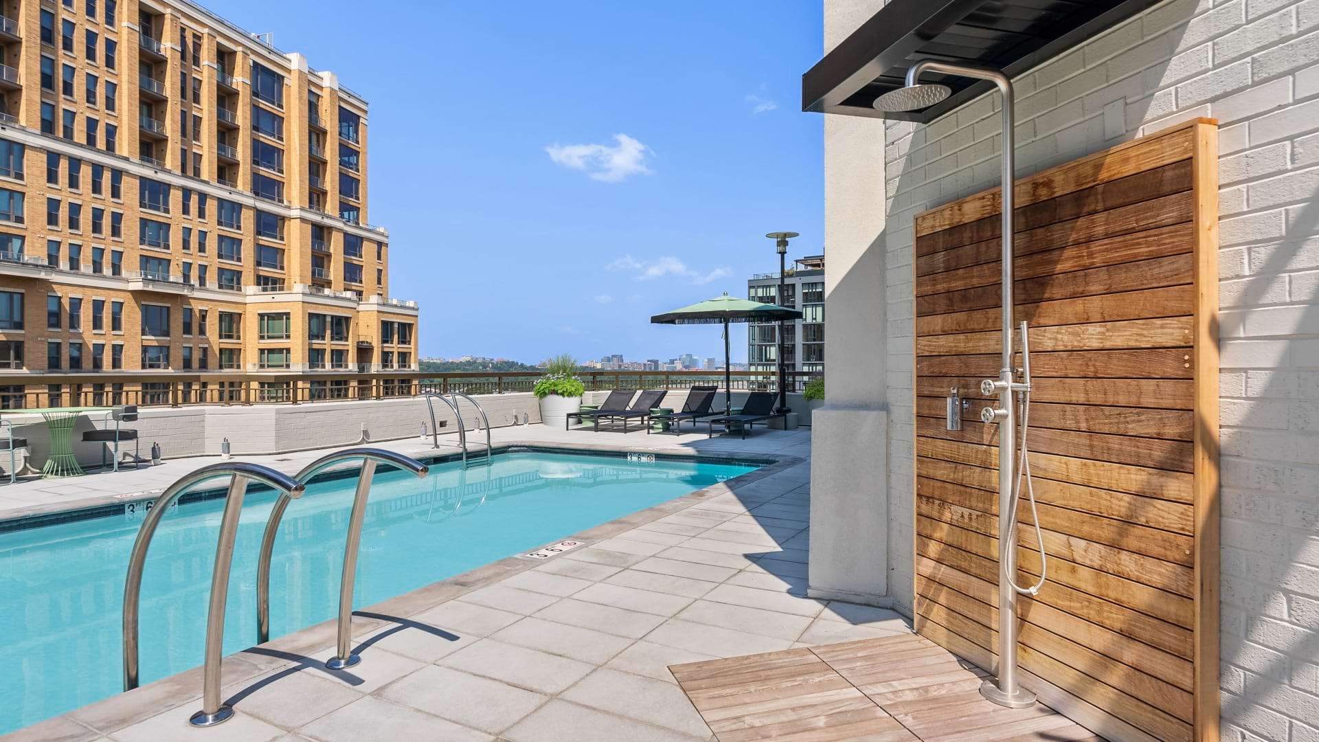 Resort Style Pool and Sun Deck at Our Pentagon City Apartments 