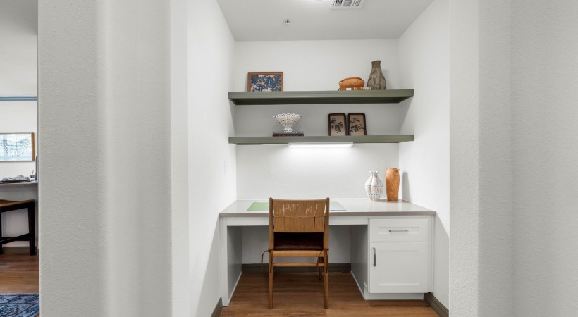Built-In Desks at Cortland Lakecrest