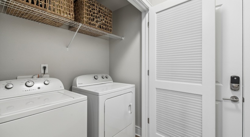 In-Home Washer and Dryer Sets at Our Apartments Near Oracle