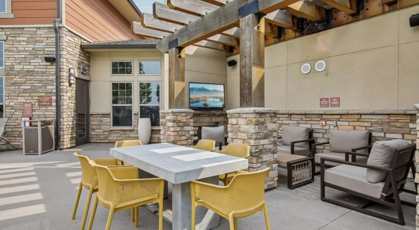 Outdoor Resident Lounge at Our Upscale Flatiron Apartments 