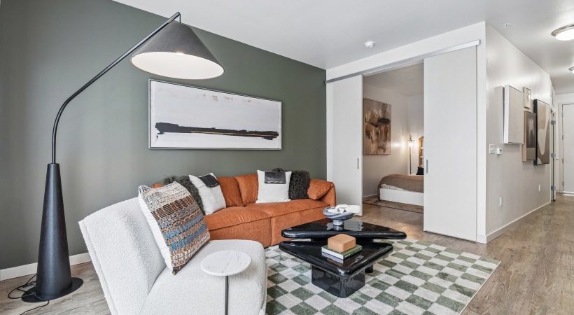 Spacious Living Room 