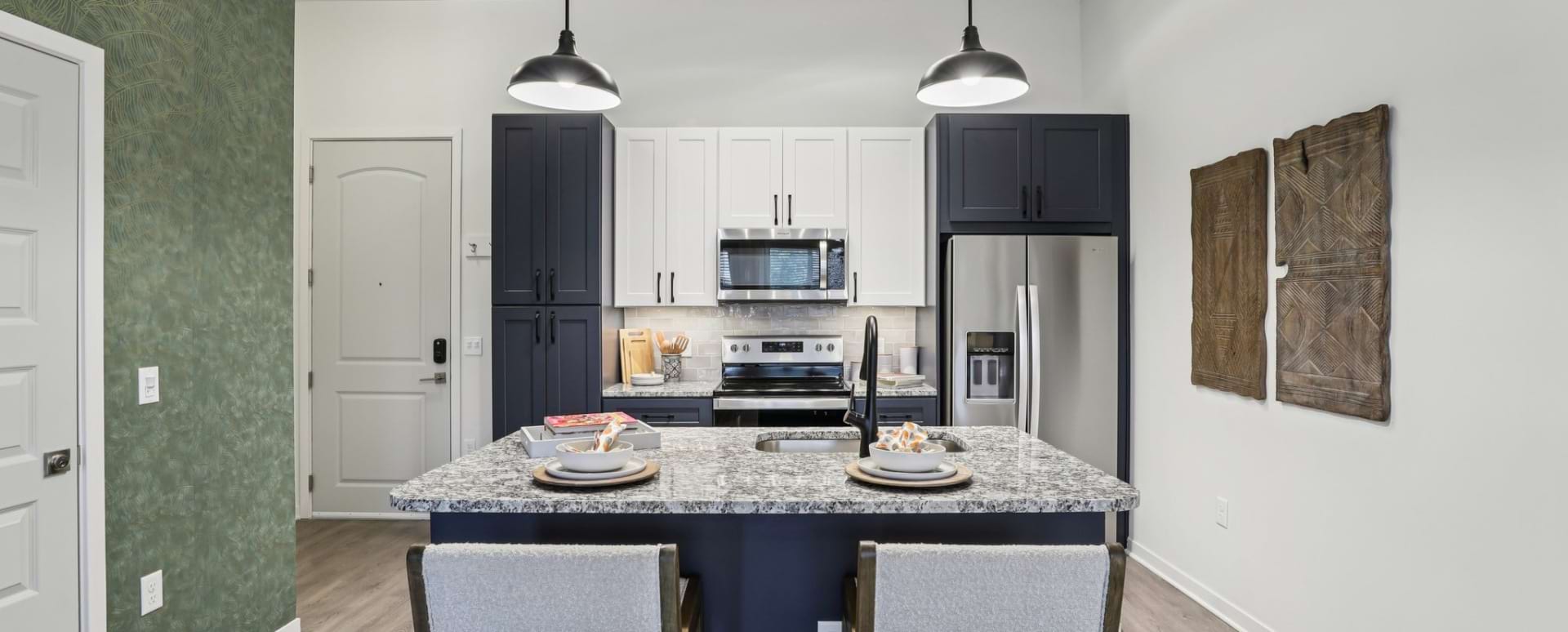 Luxury Apartments near Davenport, FL with Modern Lighting