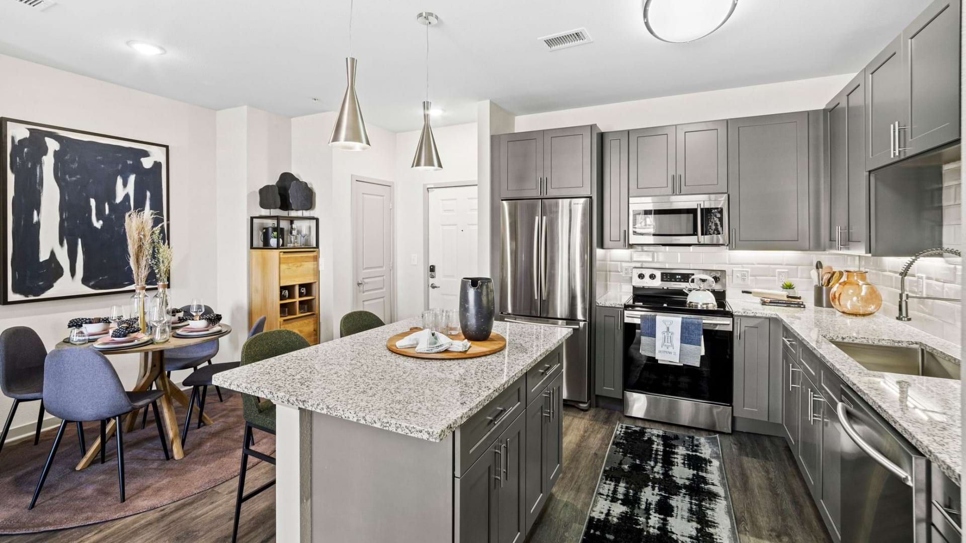 Open-Concept Kitchen with Luxury Apartment in Broomfield, CO