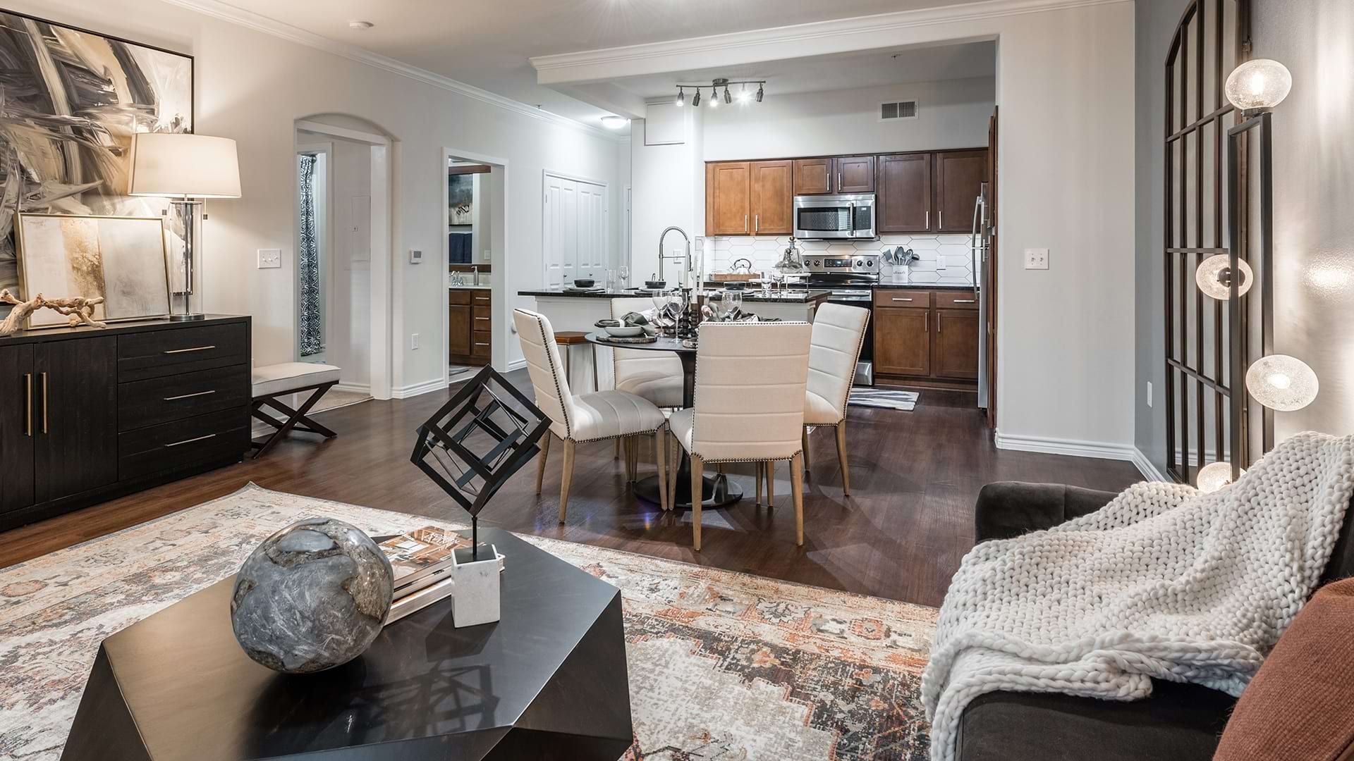 Living areas at luxury apartments in Farmers Branch, TX