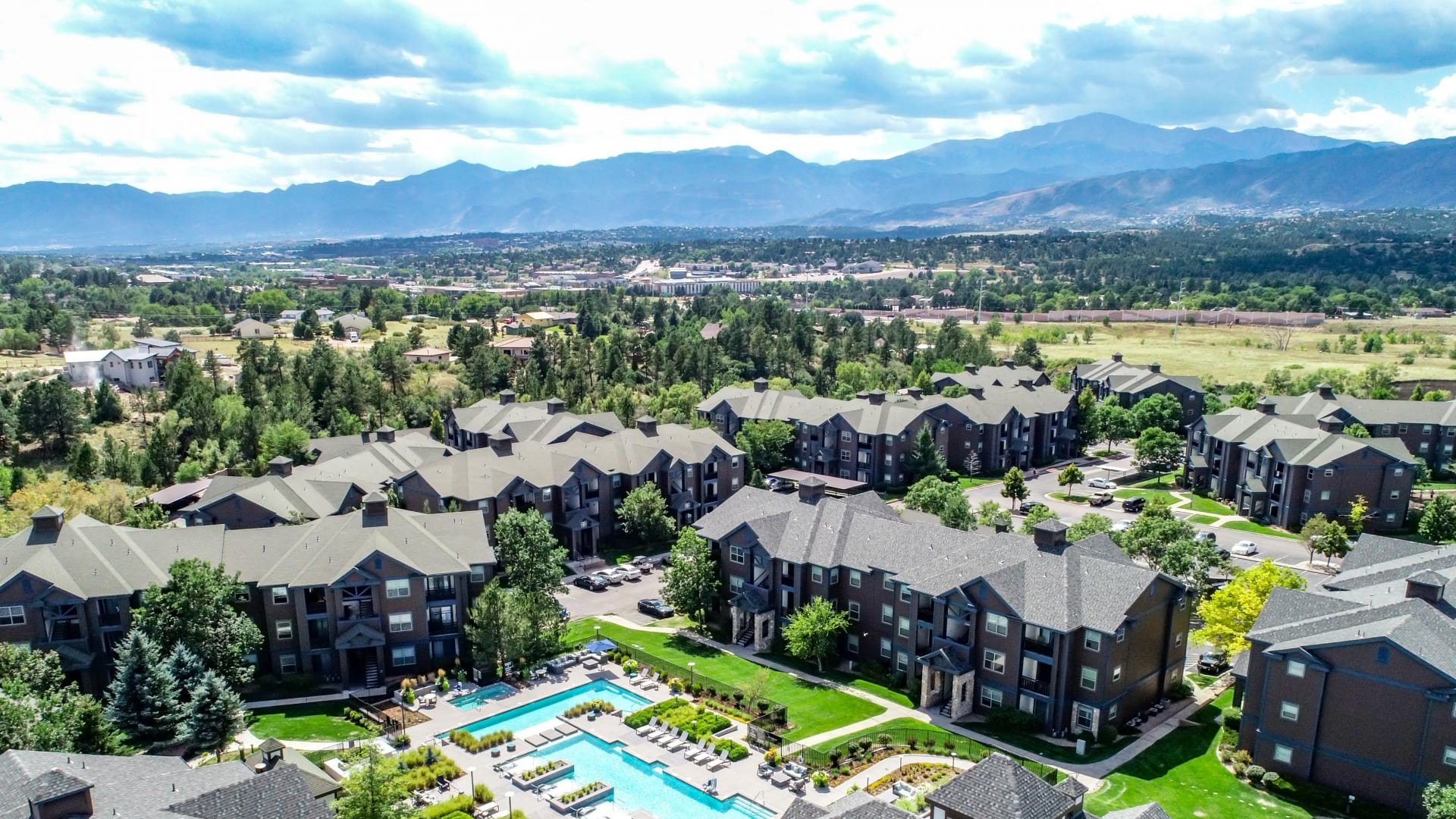 Our Cortland Grand River apartments with views of the mountains