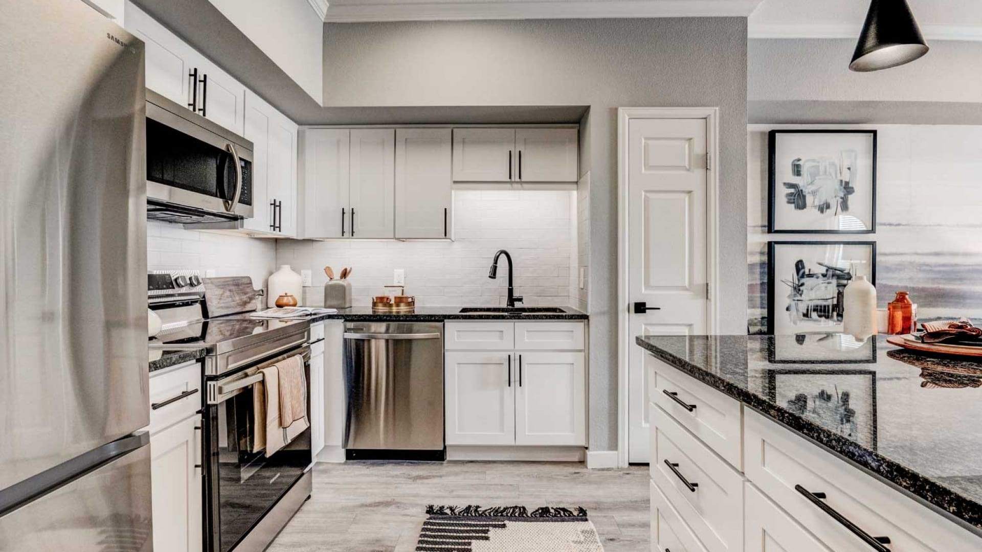 Modern Kitchen with Granite Countertops at Our Congress Park Apartments