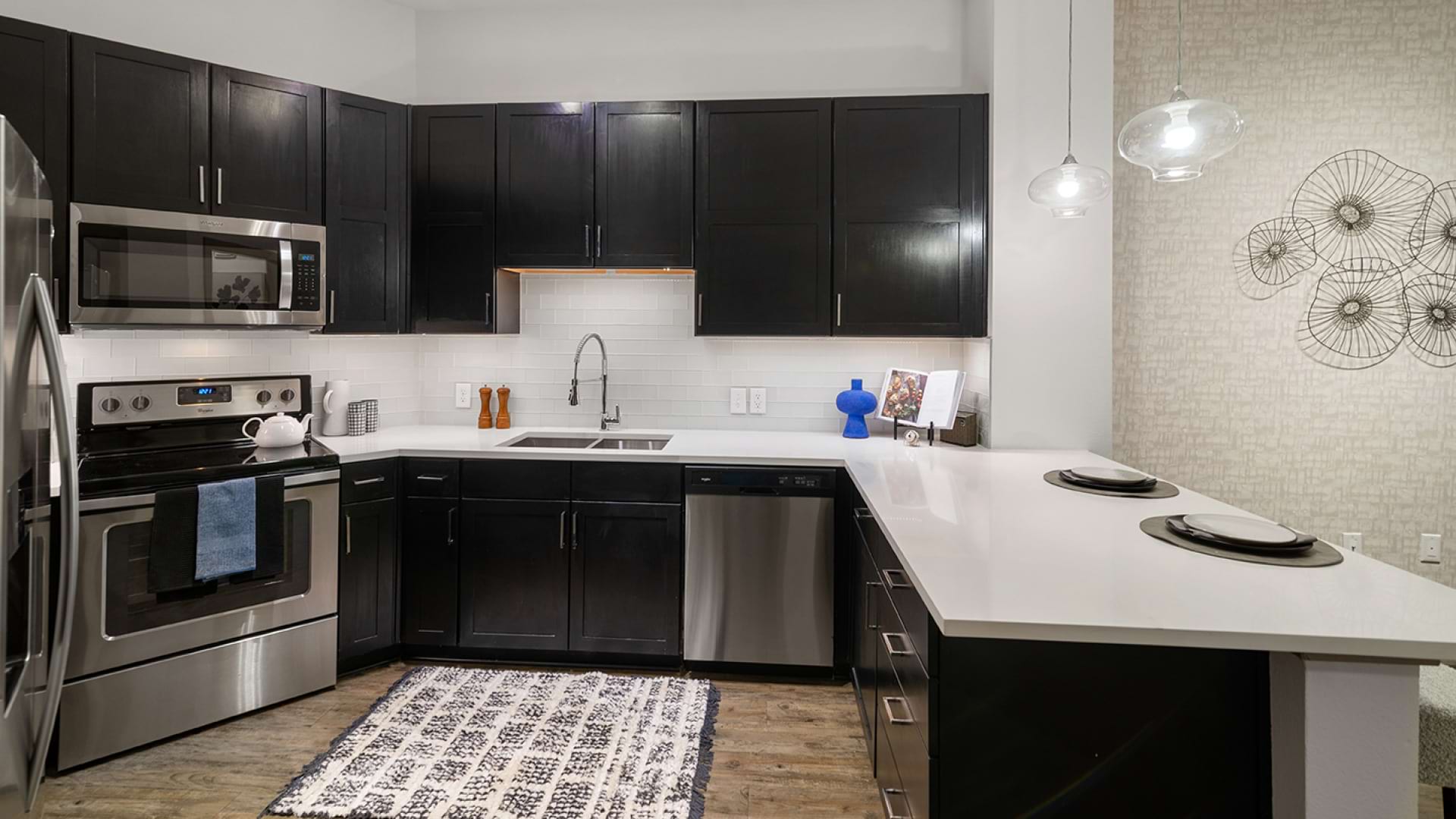Apartments near Galleria Dallas with a spacious kitchen and quartz countertops
