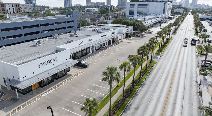 Shopping and Dining Near Our Apartments for Rent in River Oaks