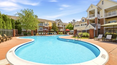 Apartments for Rent in Herndon with a Sparkling Resort-Style Pool and Sun Deck