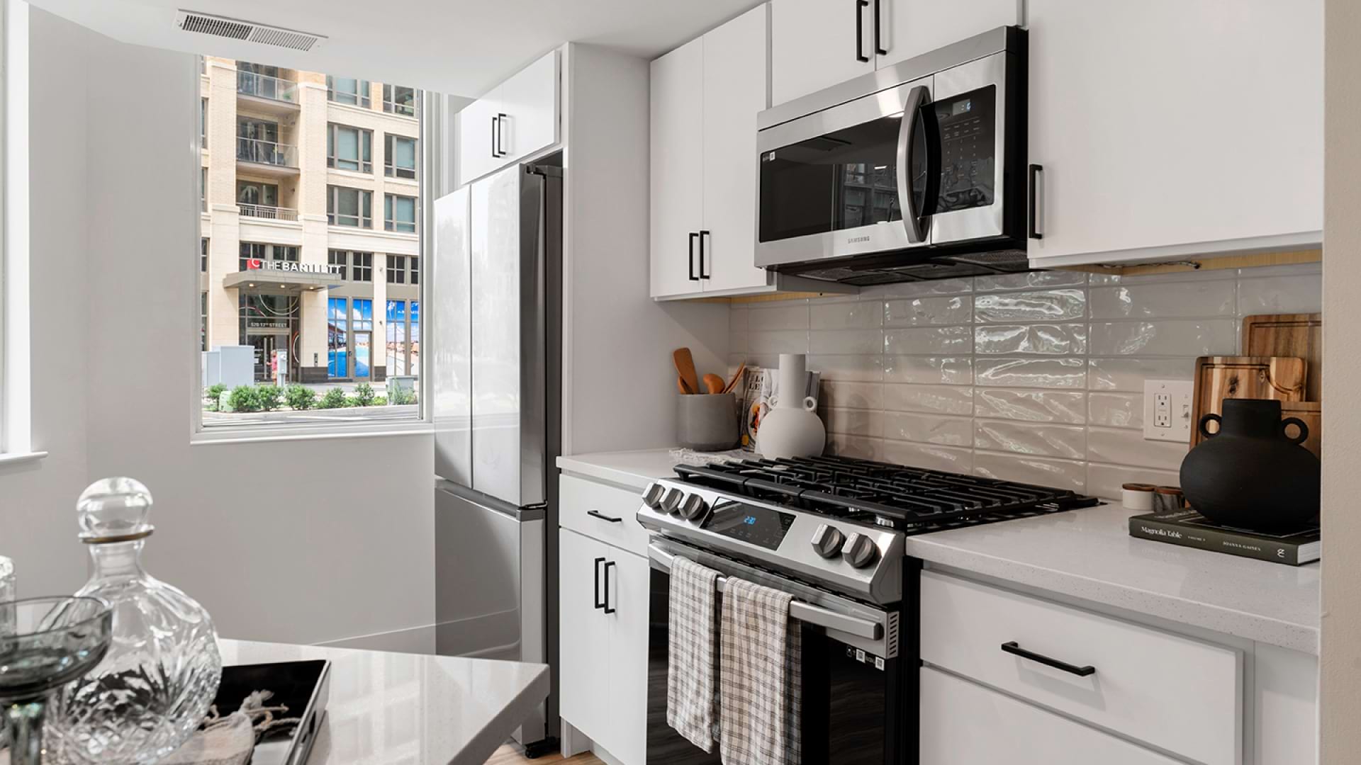 Modern Kitchen with Quartz Countertops at Our Apartments in Pentagon City