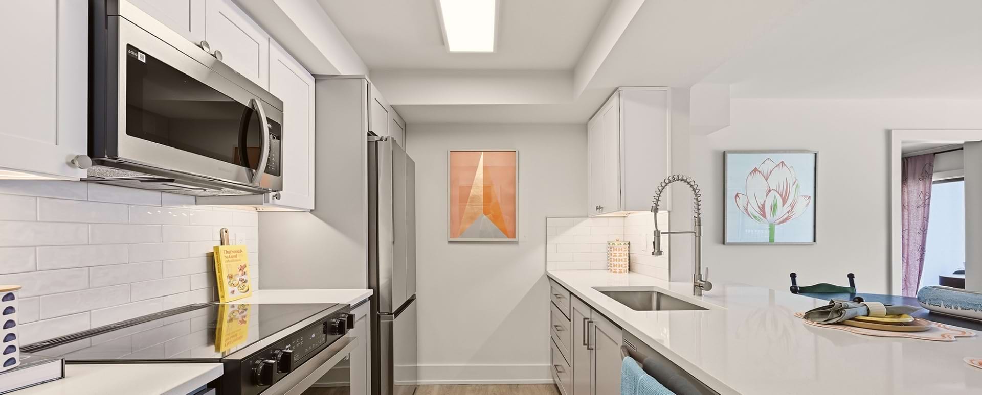 Modern Apartments in Pentagon City, VA with Quartz Countertops and Wood-Style Flooring in the Kitchen