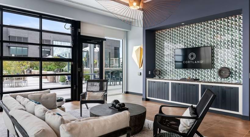 Sitting Area in Resident Clubhouse at Our Rosslyn Apartments for Rent