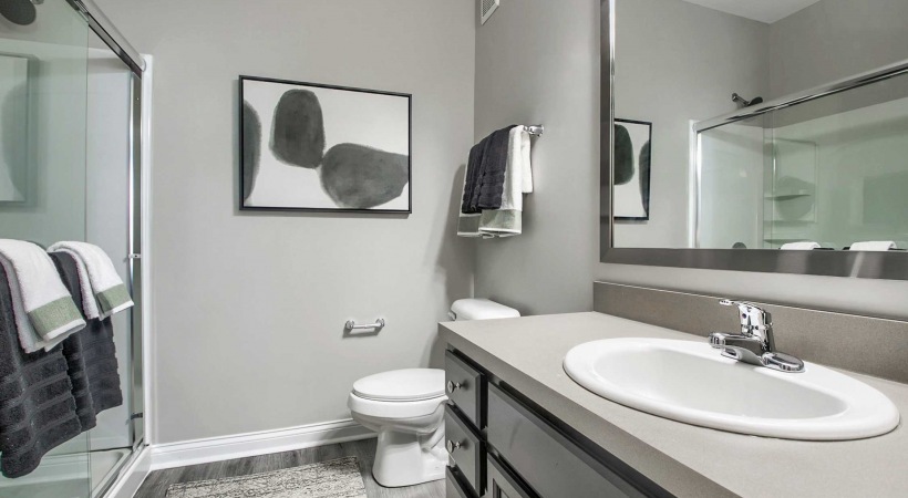 Modern Bathroom at Our Apartments Near Tanger Outlets