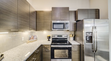 Las Colinas apartments with stainless steel appliances and modern cabinetry