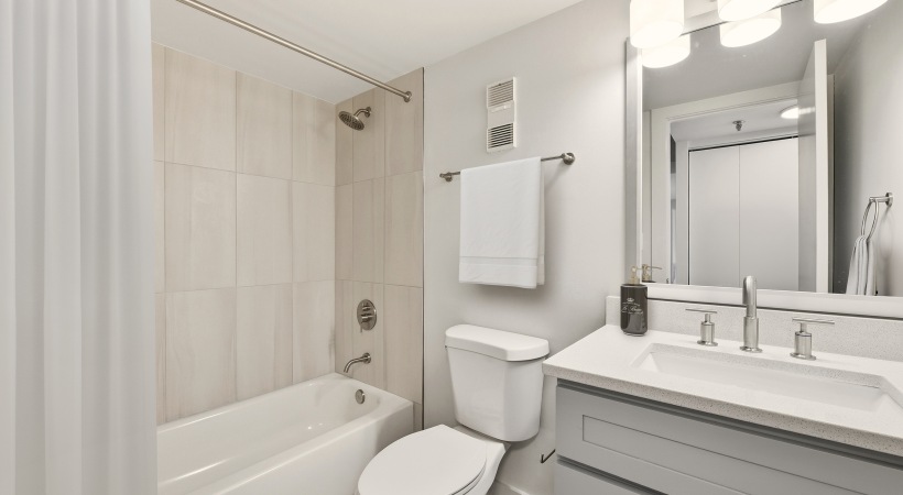 Bathtubs with Tile Surround