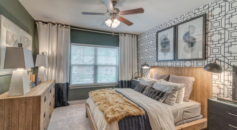 Spacious Bedrooms with 9-Foot Ceilings in Our Charlotte Apartments Near the Light Rail