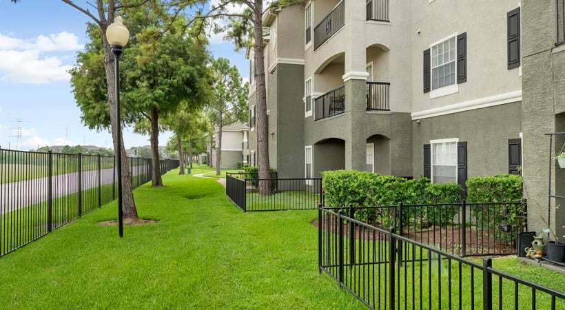 Private Yards at Our Houston Apartments on 1960 and 290
