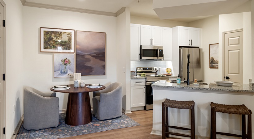 Nine-Foot Ceilings with Crown Molding