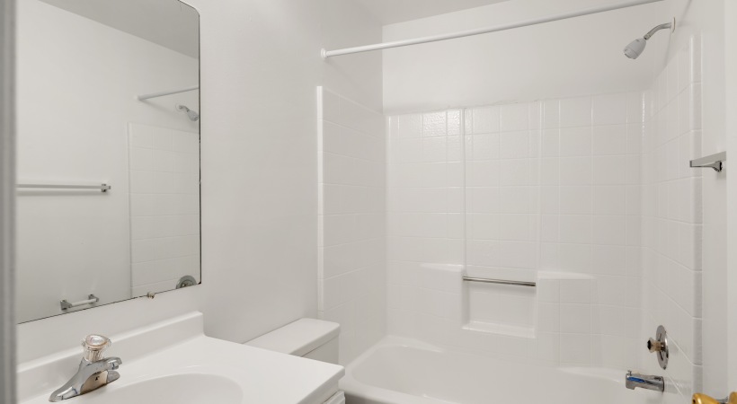 Deep-Soaking Bathtubs 