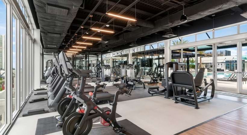 Image showcasing Luxury Penthouse | City Views | Free Parking - ByOwner.com