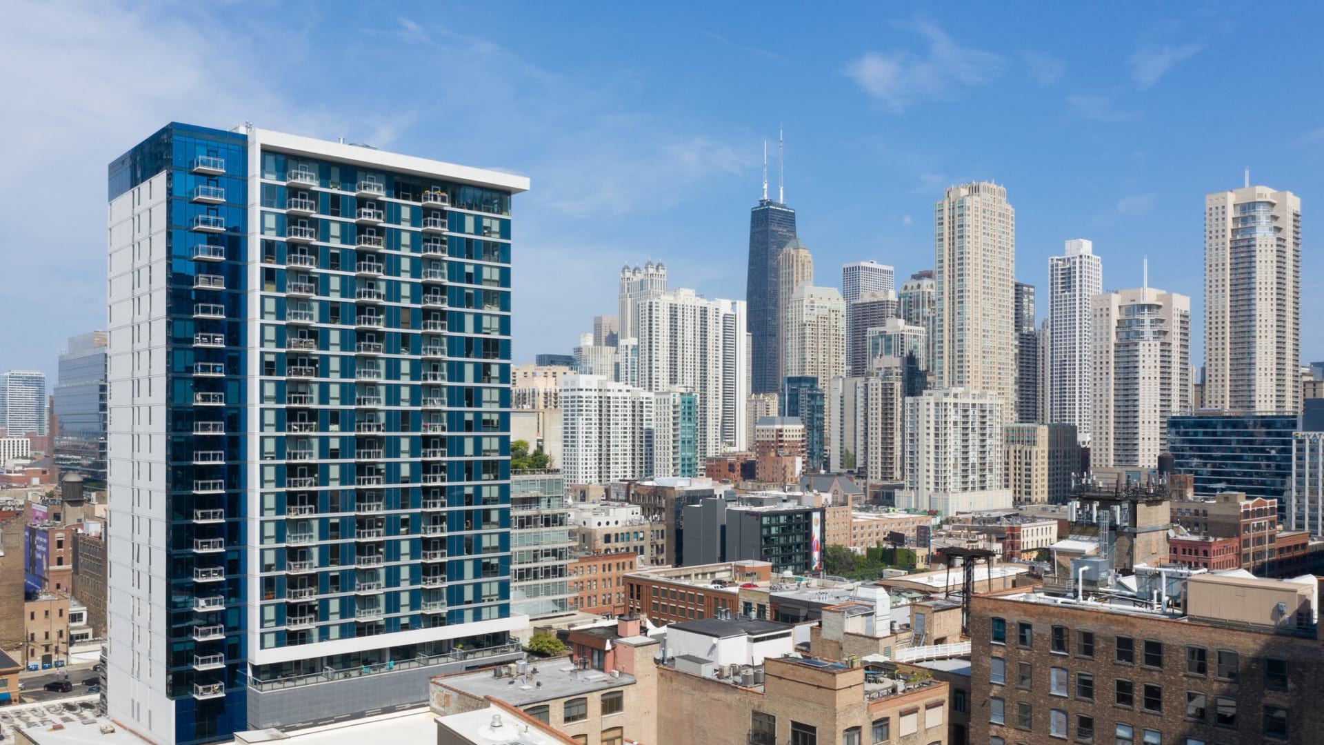 Downtown City-Views of Our River North Apartments in Chicago